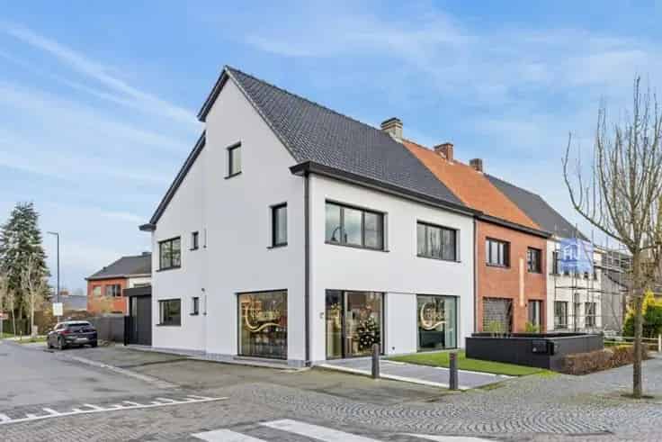 Huis Te Koop Bellem: Moderne Woning met Handelsruimte