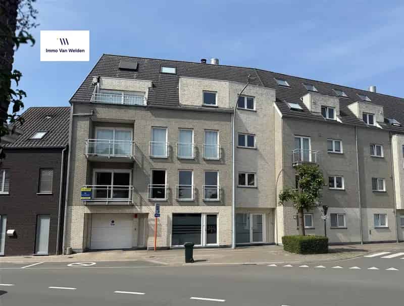 Appartement te koop Gentpoort: Modern appartement met terras en parking