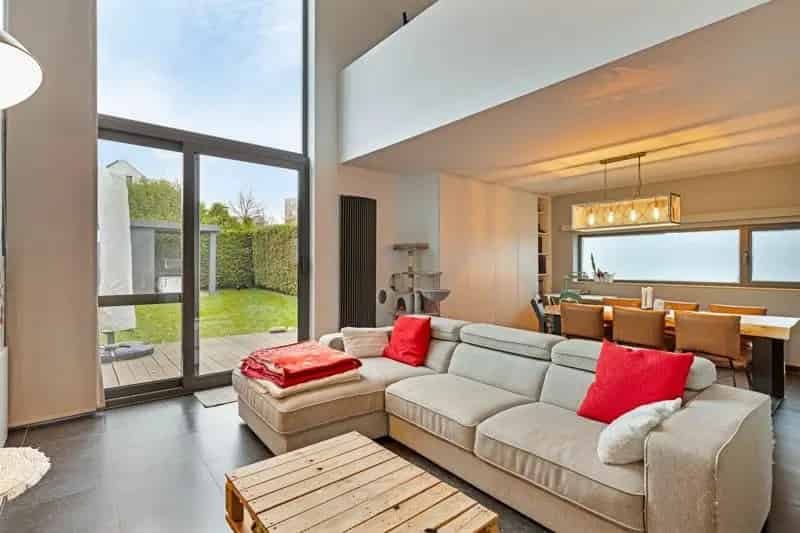 Moderne woning met garage te Peutie