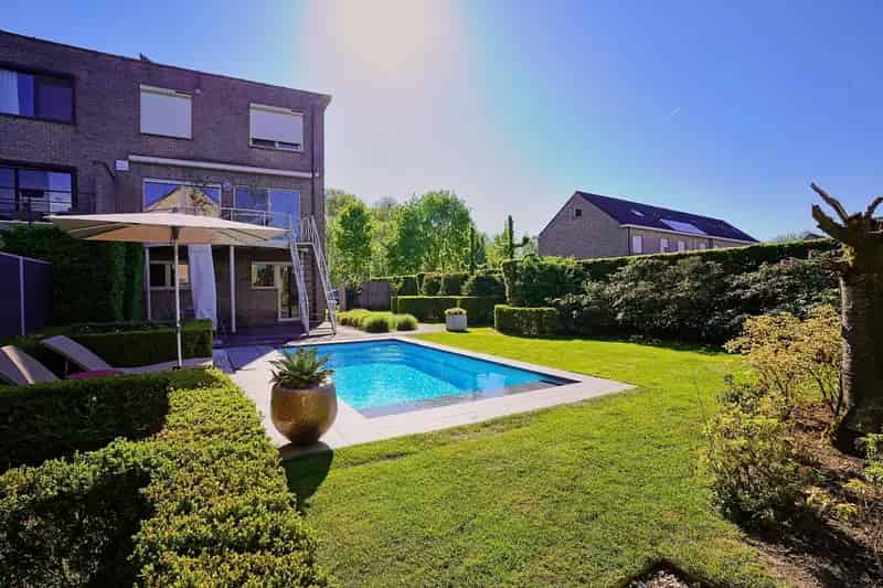 Huis te koop Melsele: Charmante woning met zwembad