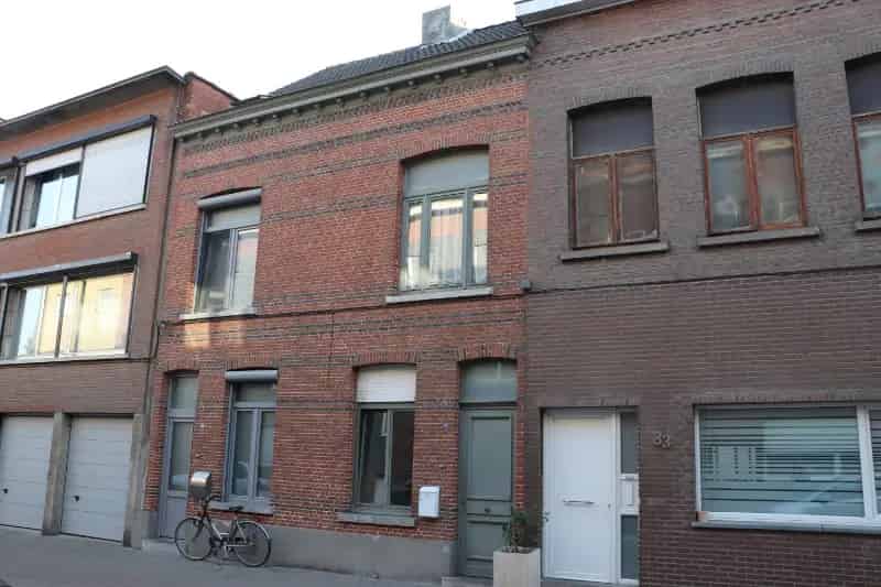 Centraal Gelegen Rijwoning Boom 4 Slaapkamers