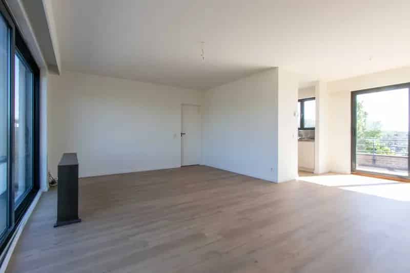 Dakappartement te koop met 2 terrassen en autostaanplaats