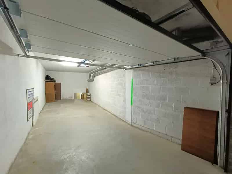 Garagebox te huur Heist Centrum - Diepe Garage met Extra Bergruimte