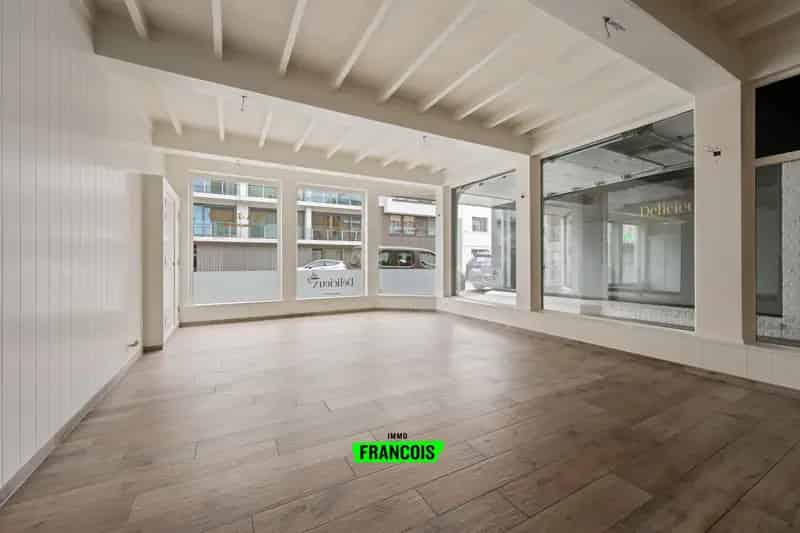 Handelspand met Duplex Appartement te Mariakerke