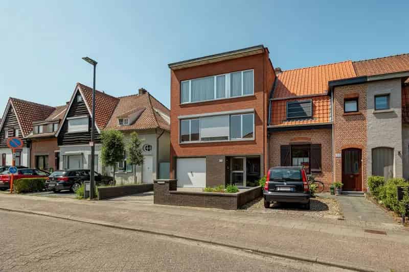 Gezinswoning te Mortsel met Tuin en Garage