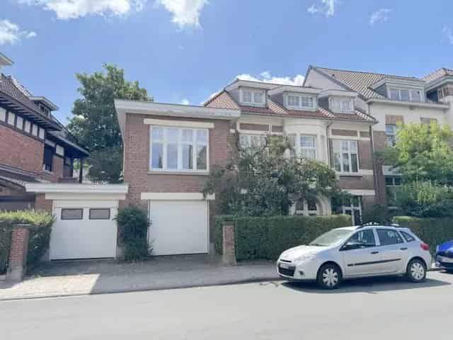Huis te Schaerbeek: Grote Villa met Tuin