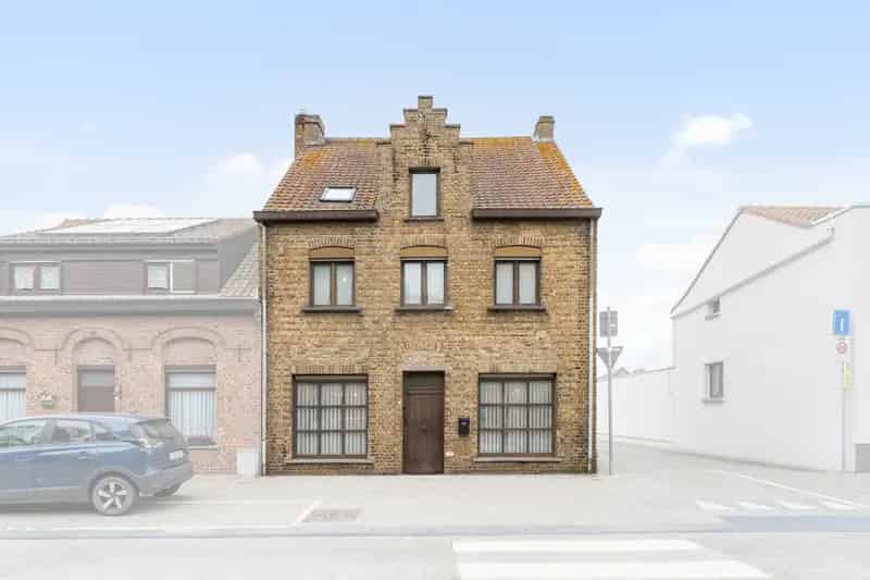 Huis te koop Nieuwkapelle: 8 slaapkamers, 2 badkamers