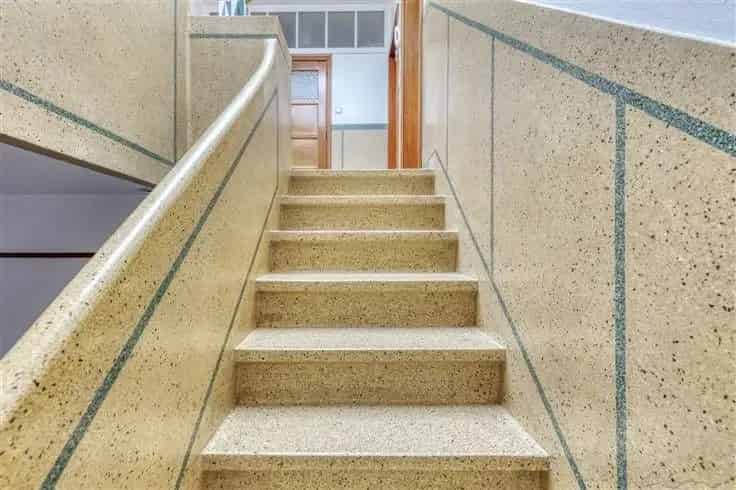 Huis Te Koop 530m² met Garage en Opslag