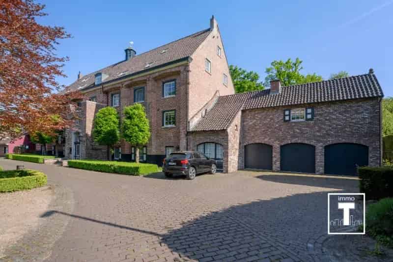 Ruim 4-slaapkamerappartement te koop in Wetteren Laarne