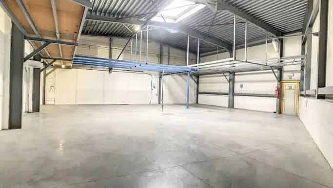 Magazijn te Huur Kuurne 200m2 Nabij R8 A19 E403