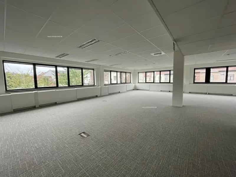 Kantoorruimte te huur Ruisbroek 343m²