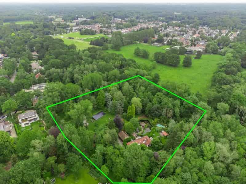 Huis te huur: Exclusieve villa met zwembad en bouwmogelijkheden