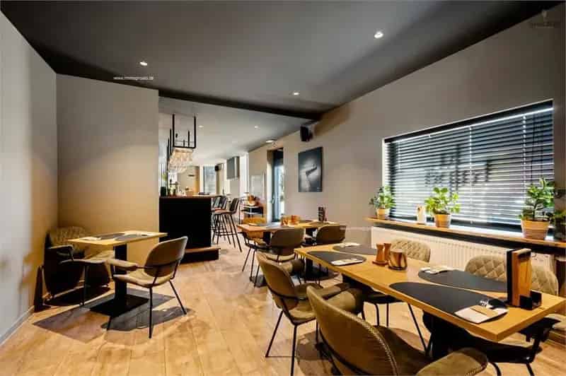 Handelspand te koop Izegem: Restaurant met Appartement