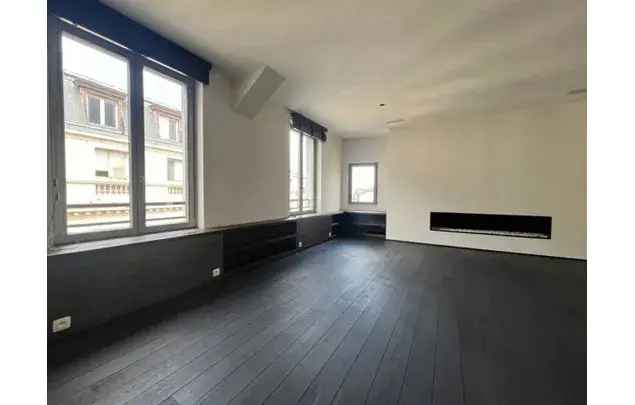 Huur 3 slaapkamer appartement van 204 m² in Brussels