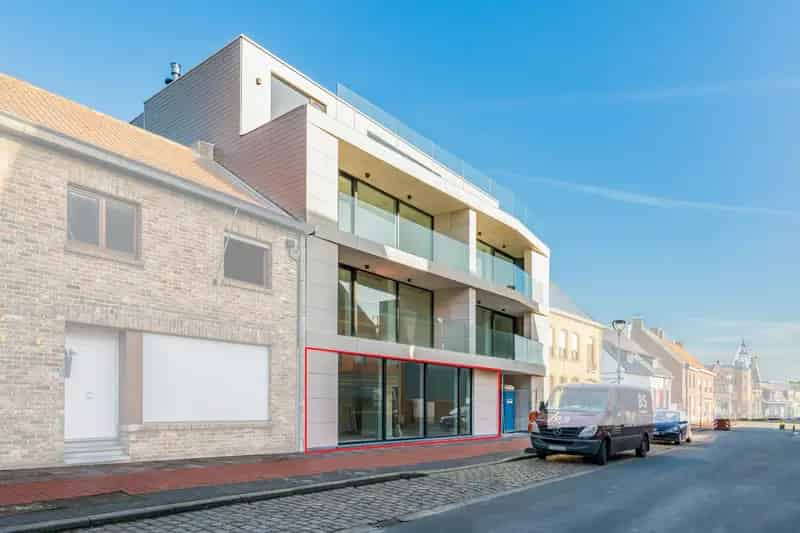 Huis te huur Houthulst: Handelsruimte in commerciële straat