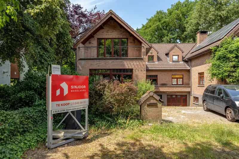 Huis te huur Brasschaat: Villa met grote tuin te renoveren