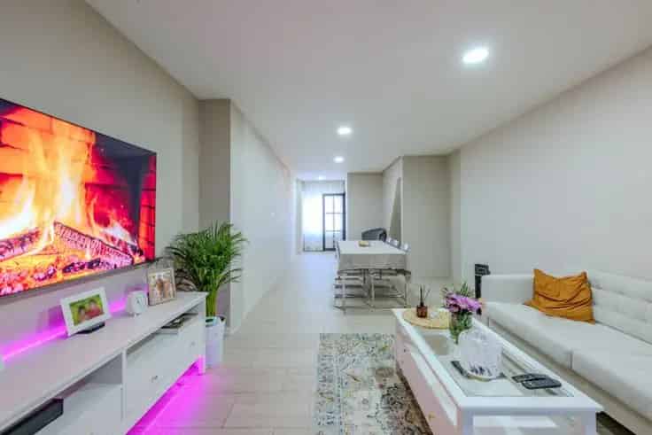 Huis Te Koop Instapklare woning met garage en 3 slaapkamers