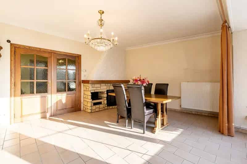Stevige Woning Met Garage Nabij Strand