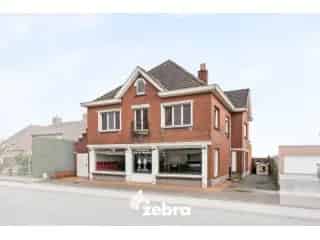 Huis te Koop Meulebeke - Ruim Pand met Vele Mogelijkheden