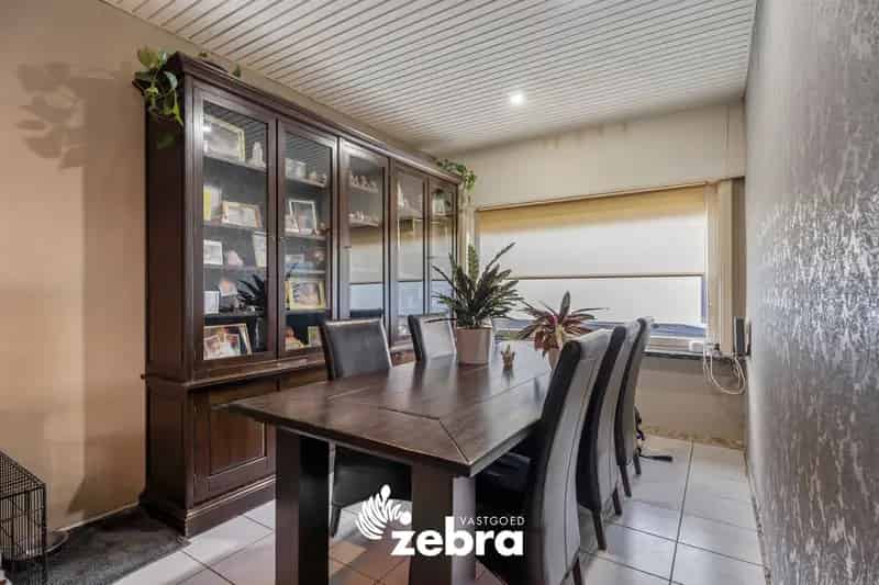 Huis te koop Oostrozebeke: 4 slaapkamers, tuin en garage
