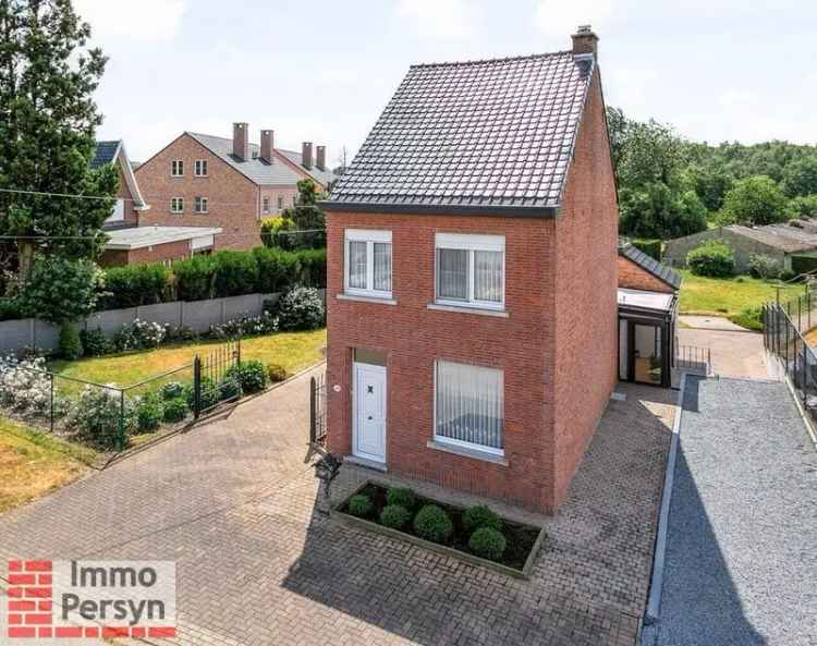 Te koop woning met 3 slaapkamers en loods in 18a 45ca