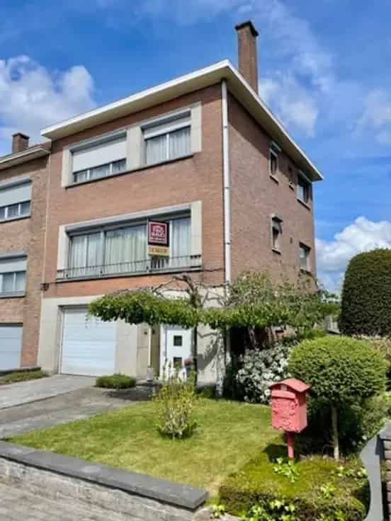 Halfopen Bebouwing Te Koop Rustige Buurt Nabij Voorzieningen