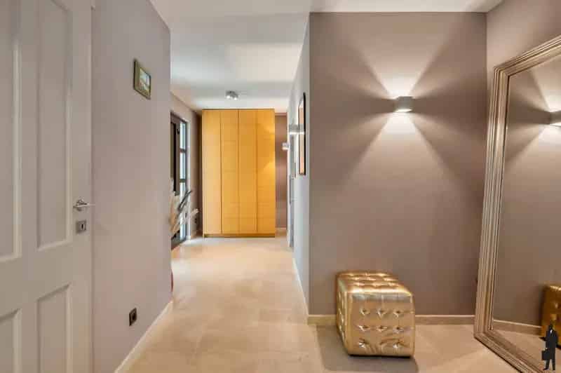 Villa te Koop Kapellen: Moderne Loft met Binnenzwembad