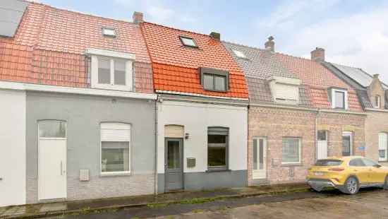 Te koop rijwoning in Veurne met 3 slaapkamers en veranda