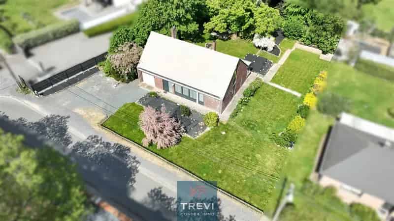 Ruime Villa te Saintes met Grote Tuin en Garage