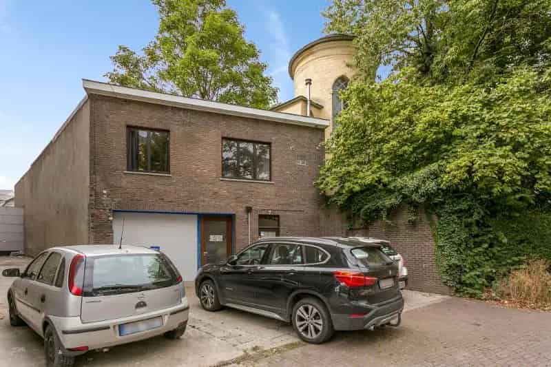 Ruim Magazijn met Appartement te Koop Centrum Oudenaarde