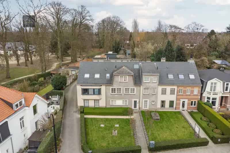 Gelijkvloers Appartement Hove Tuin Garage Parking