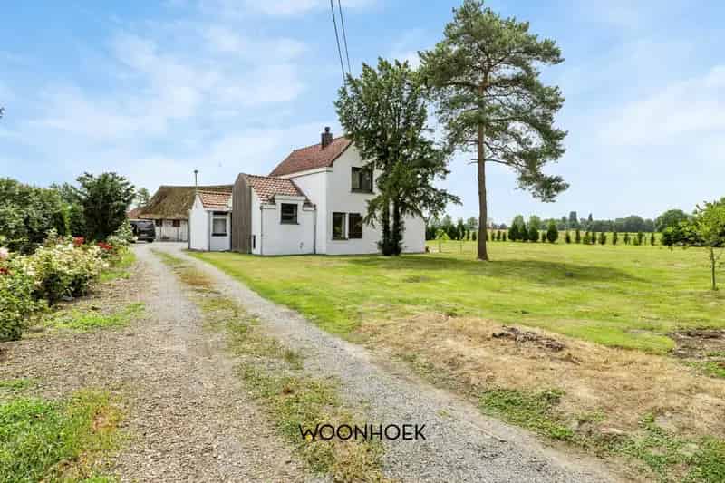 Huis te koop Wachtebeke: Grote woning met 2 magazijnen