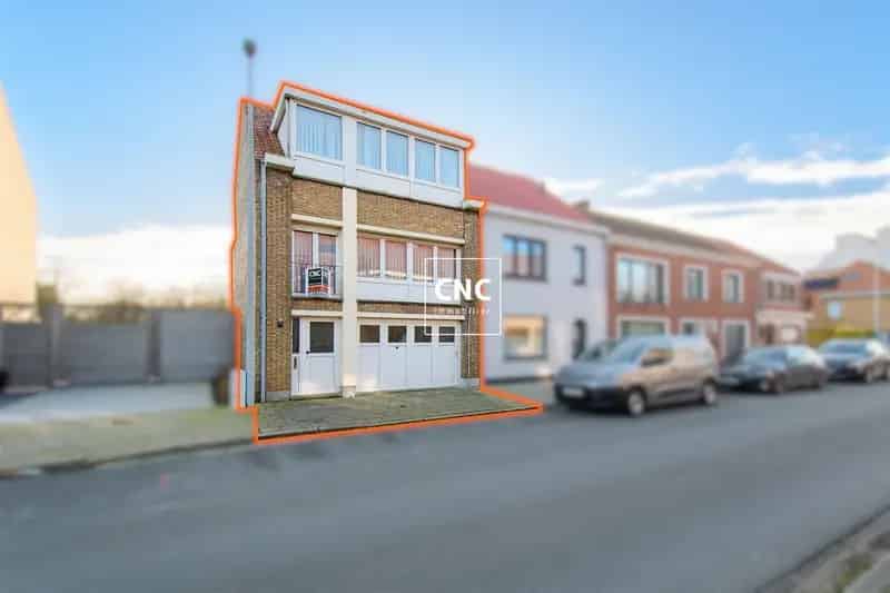 Huis te koop Lissewege: Bel-étage woning met 3 slaapkamers en garage