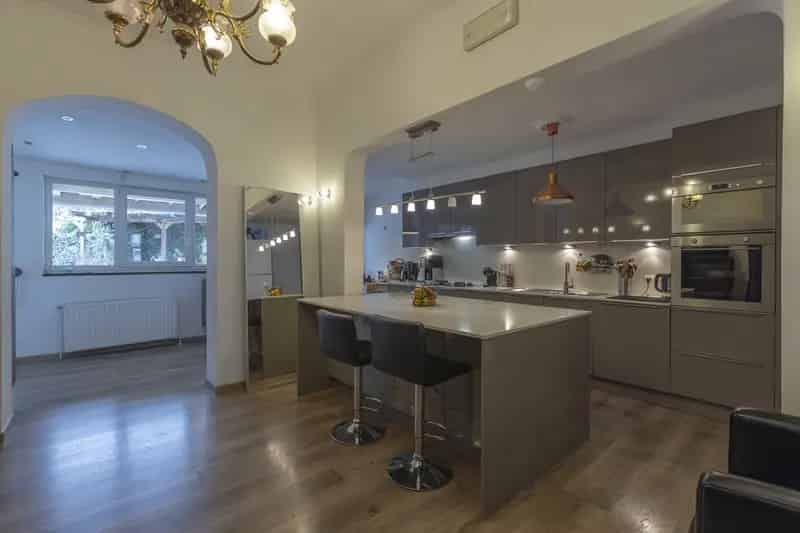 Ruime eengezinswoning 7 slaapkamers Laken nabij Atomium