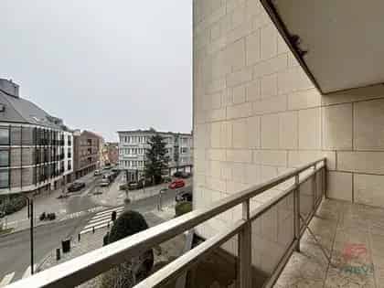 LAEKEN Studio appartement 45m² - Vernieuwd - Terras - Kelder