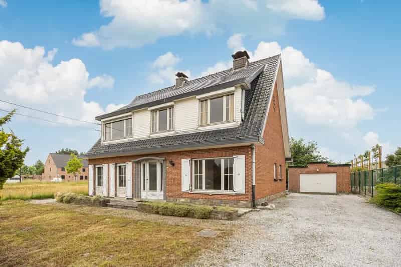 Ruime woning te huur 1977m² 4 slaapkamers te renoveren