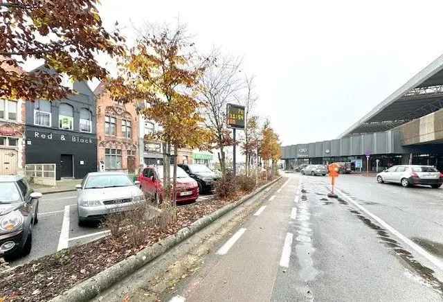 COMMERCIEEL HORECAPAND AAN STATION DEINZE