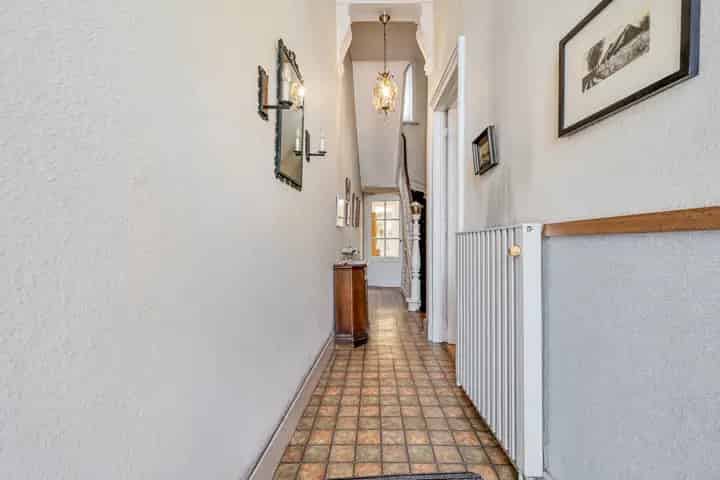 Huis te koop Geraardsbergen: Op te frissen stadswoning