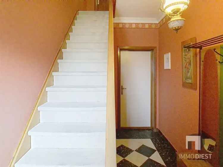Huis te koop: te renoveren woning met bijgebouw 205m²