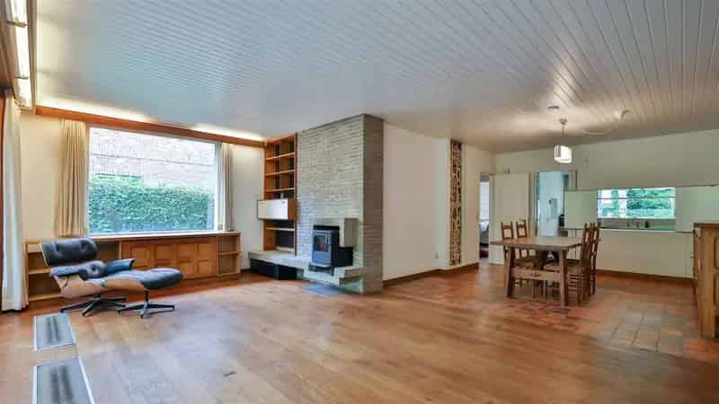 Huis te koop Mortsel: Op te frissen HOB met 3 slaapkamers