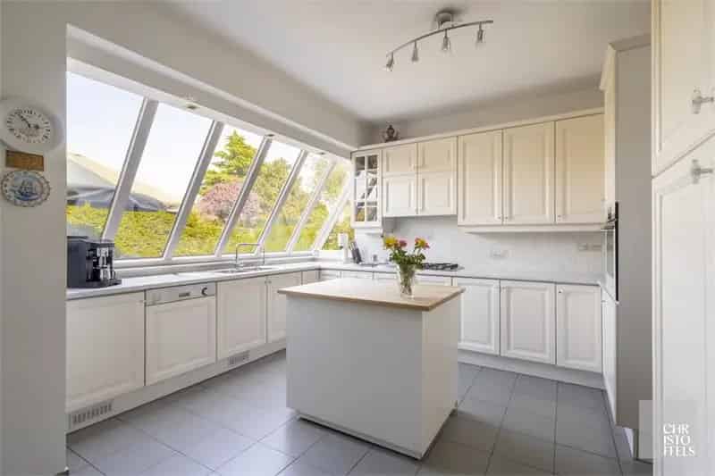 Villa te koop Genk 5 slaapkamers 3 badkamers grote tuin