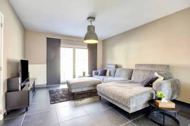 Instapklare woning met tuintje en carport