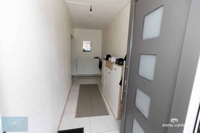 Ruime 4 Slaapkamer Halfopen Woning Te Koop