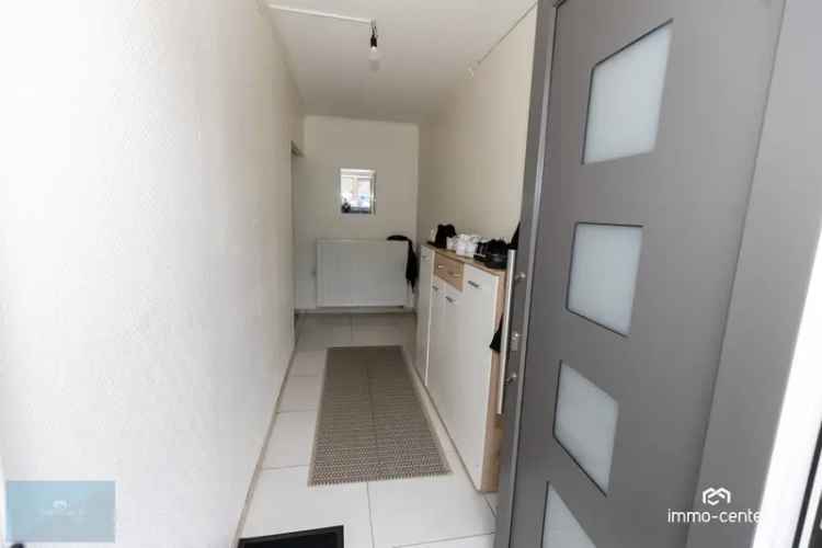 Te koop halfopen woning met 4 slaapkamers en tuin