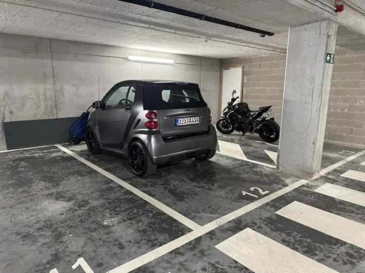 Parkeerplaats te huur in Sint-Pieters-Leeuw met uitstekende toegang