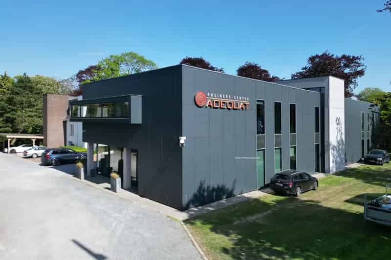 Kantoorruimte te koop Melle: 2000m² complex met parkeerplaatsen
