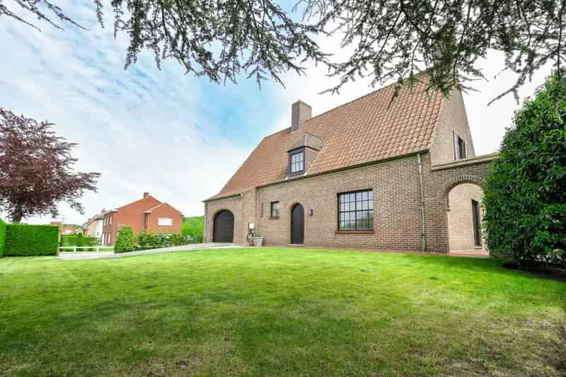 Huis te koop: Charmante Villa met Tuin en Garage nabij Hertsberge
