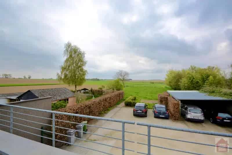 Appartement 5 slaapkamers groot terras landelijk gelegen