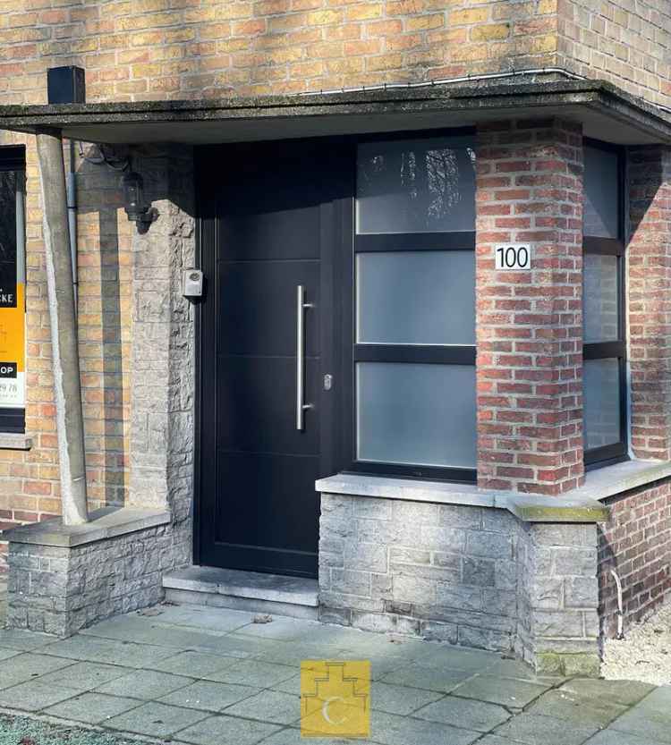 Halfopen woning nabij station met grote tuin en 4 slaapkamers