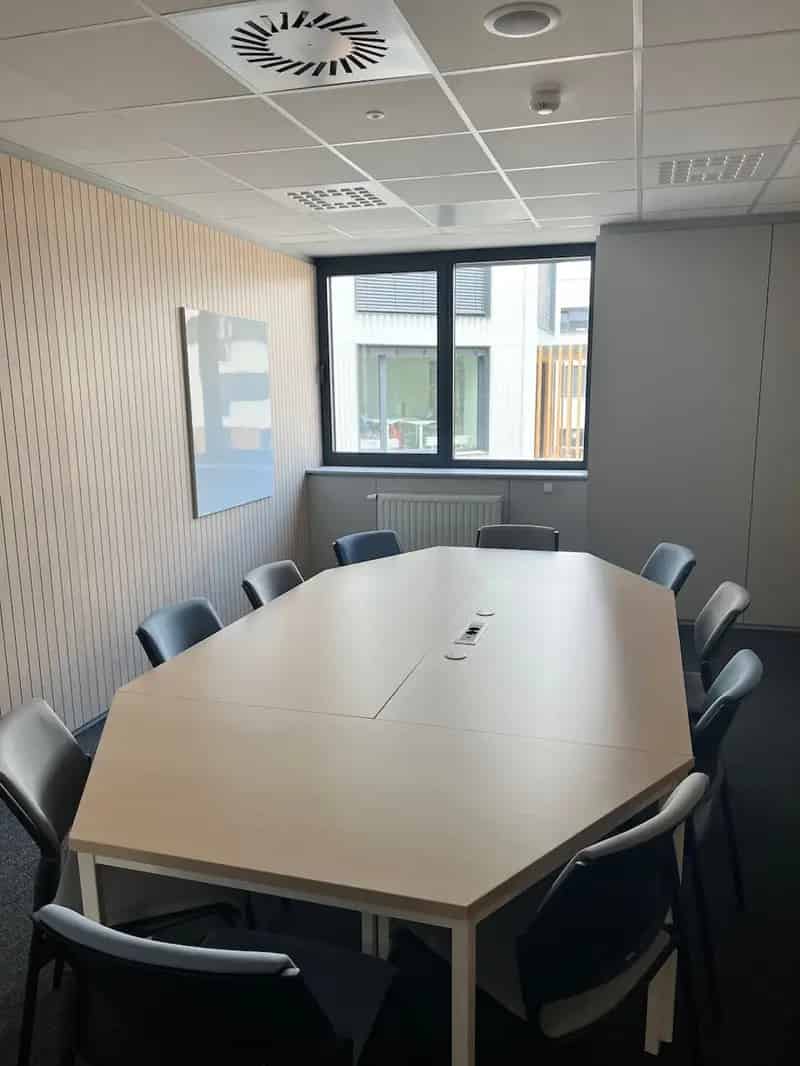 TE HUUR Kantoorgebouw Volledig Aanbod